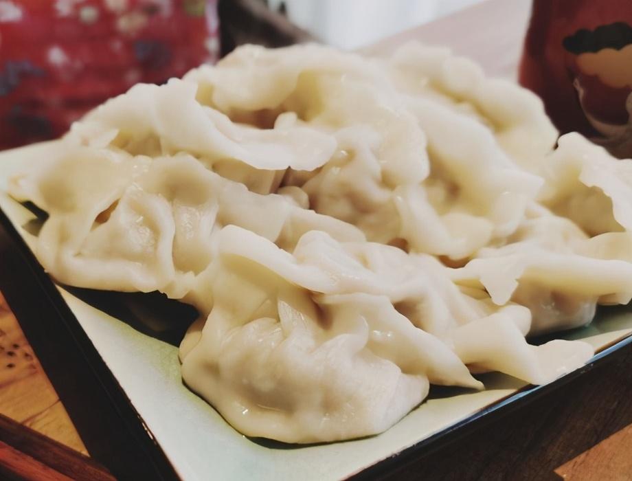 白菜馅饺子怎么拌馅好吃（白菜饺子拌馅时，这1步做好了，鲜嫩多汁好吃）